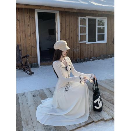 FA55487# 法式温柔风白色针织长袖内搭连衣裙秋冬设计感小众V领拼接大摆裙  服裝批發女裝批發服飾貨源