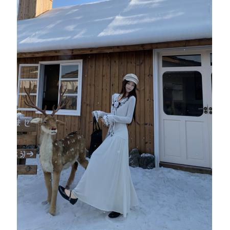 FA55487# 法式温柔风白色针织长袖内搭连衣裙秋冬设计感小众V领拼接大摆裙  服裝批發女裝批發服飾貨源