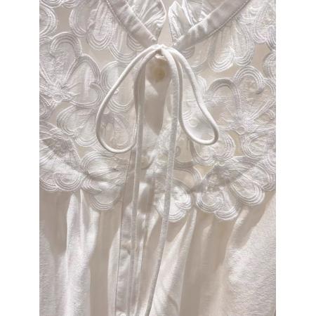 FA55547# 新款法式气质显瘦立领木耳边刺绣系带单排扣长袖衬衣女春季  服裝批發女裝批發服飾貨源