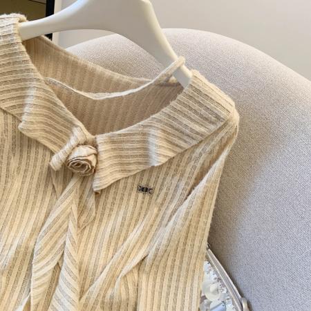 FA55628# 春季新款V领荷叶边立体玫瑰气质不规则喇叭袖蕾丝衫女  服裝批發女裝批發服飾貨源