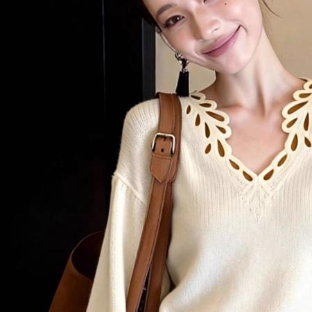 FA55677# 秋冬季慵懒甜辣妹v领毛衣针织打底衫女内搭设计感纯欲温柔风上衣 服裝批發女裝批發服飾貨源