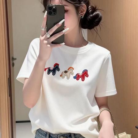 FA55679# 新年早春小马刺绣短袖针织女宽松休闲时尚小众打底衫上衣 服裝批發女裝批發服飾貨源