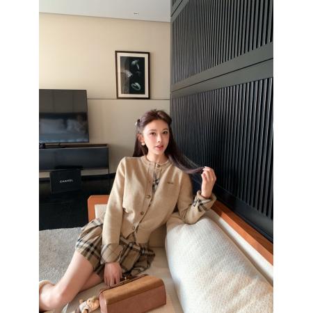 FA55723# miu系学院风套装拼接假两件毛衣开衫格子百褶半身裙两件套 服裝批發女裝批發服飾貨源