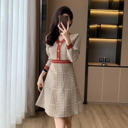 FA55731# 名媛小香风撞色格子V领裙子秋季新款时尚气质显瘦a字针织连衣裙 服裝批發女裝批發服飾貨源