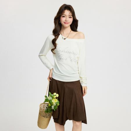 FA55747# 烫钻一字领斜角露肩宽松显瘦内搭打底衫T恤春长袖上衣女 服裝批發女裝批發服飾貨源