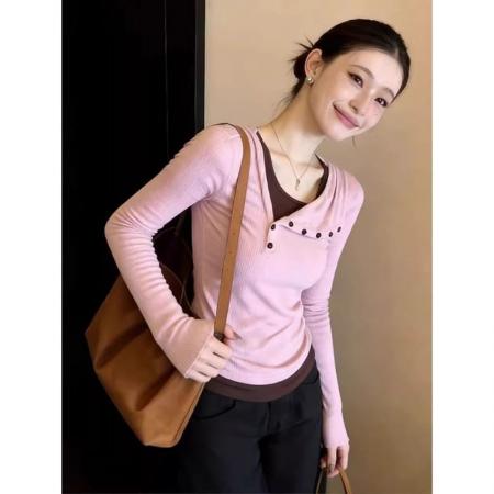 FA55860# 纯欲甜辣妹撞色拼接假两件打底衫女内搭秋冬独特修身长袖正肩上衣 服裝批發女裝批發服飾貨源
