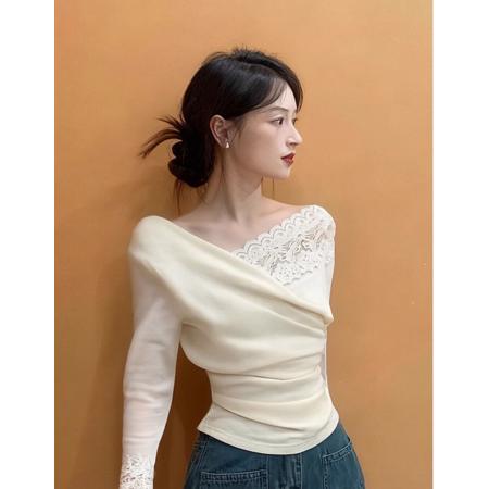 FA56054# 杏色蕾丝拼接一字肩长袖t恤衫女秋冬内搭打底特别漂亮的掐腰上衣 服裝批發女裝批發服飾貨源