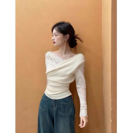 FA56054# 杏色蕾丝拼接一字肩长袖t恤衫女秋冬内搭打底特别漂亮的掐腰上衣 服裝批發女裝批發服飾貨源