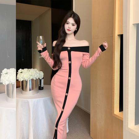 FA56055# 甜辣妹粉黑撞色针织连衣裙女春季新款纯欲风一字领长袖包臀裙 服裝批發女裝批發服飾貨源