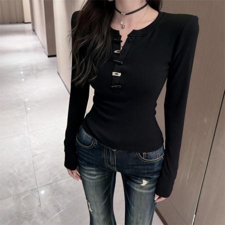 早春韩版高级感圆领牛角扣长袖T恤女修身显瘦打底衫女上衣 服裝批發女裝批發服飾貨源