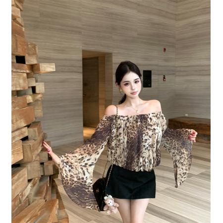 FA56130# 性感小野猫一字斜肩露肩豹纹喇叭袖衬衫短款长袖上衣 服裝批發女裝批發服飾貨源