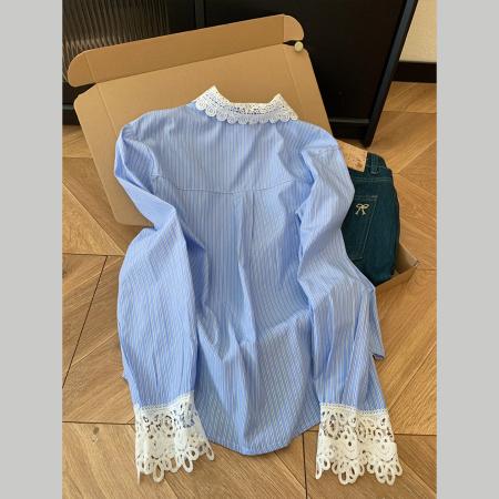 FA56235# 蓝色条纹蕾丝拼接娃娃领衬衫女士设计感小众衬衣上衣春 服裝批發女裝批發服飾貨源