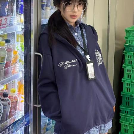 YF6916# (2色入内)假两件格子拼接长袖连帽字母徵章刺绣慵懒风春秋薄上衣