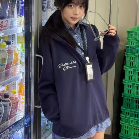 YF6916# (2色入内)假两件格子拼接长袖连帽字母徵章刺绣慵懒风春秋薄上衣