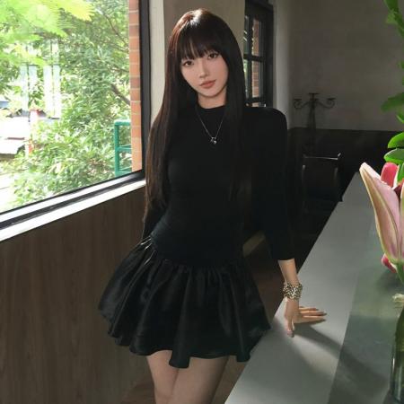 YF6976# （2色入内）韩版性感辣妹后背镂空缎面拼接修腰显瘦连衣裙