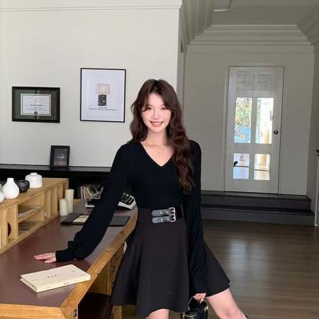 YF7006# 图片色韩版系腰带收腰显瘦长袖V领时尚感赫本风黑色个性气质连衣裙