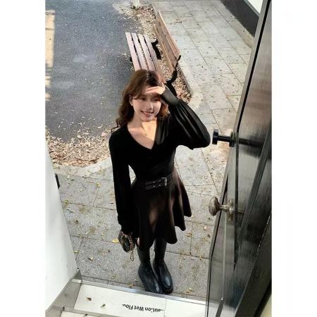 YF7006# 图片色韩版系腰带收腰显瘦长袖V领时尚感赫本风黑色个性气质连衣裙