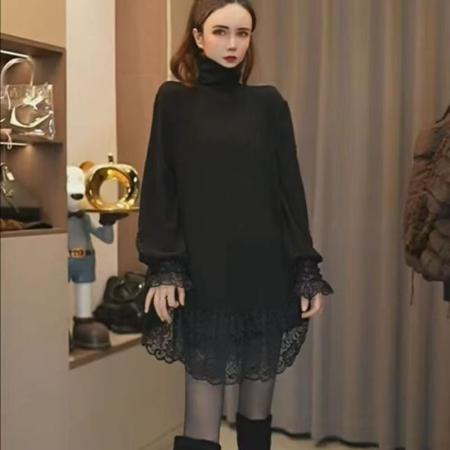 YF7015# (3色入内)春秋时尚胖MM显瘦A字蕾丝拼接高领长袖中长款别致上衣