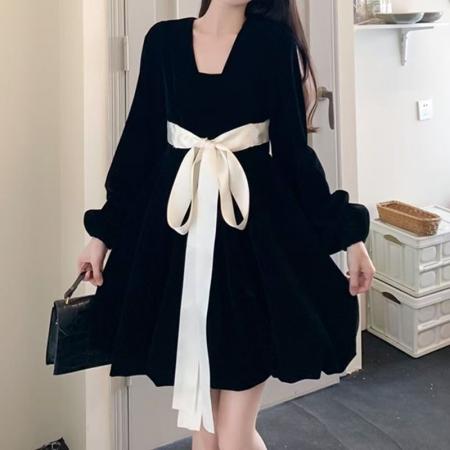 YF7034# 图片色赫本风春秋时尚灯茏袖套头撞色蝴蝶结收腰显瘦丝绒高级感连衣裙