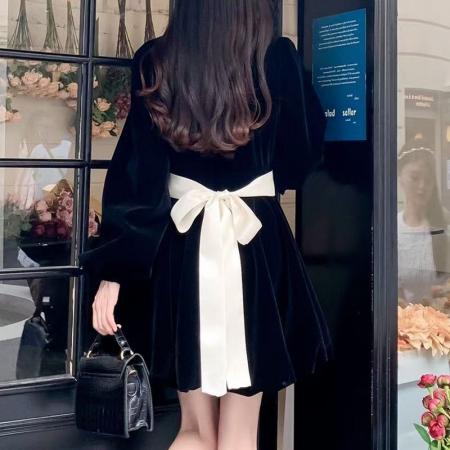 YF7034# 图片色赫本风春秋时尚灯茏袖套头撞色蝴蝶结收腰显瘦丝绒高级感连衣裙