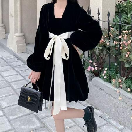 YF7034# 图片色赫本风春秋时尚灯茏袖套头撞色蝴蝶结收腰显瘦丝绒高级感连衣裙