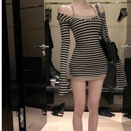 FA56360#早秋u领喇叭袖...