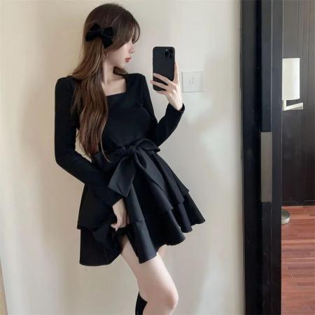 FA56492# 方领收腰显瘦大码设计感女春秋新款小黑裙小个子黑色赫本风连衣裙 服裝批發女裝批發服飾貨源