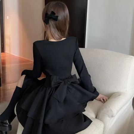 FA56492# 方领收腰显瘦大码设计感女春秋新款小黑裙小个子黑色赫本风连衣裙 服裝批發女裝批發服飾貨源