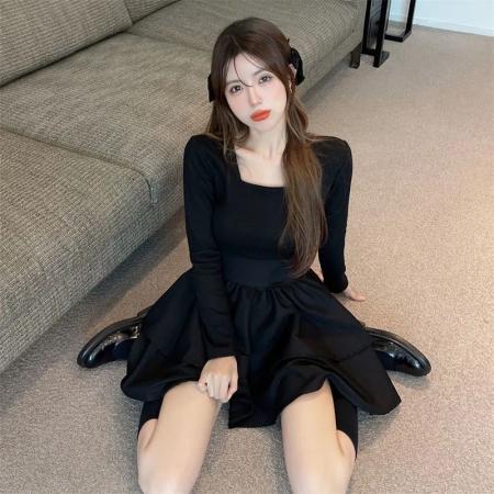 FA56492# 方领收腰显瘦大码设计感女春秋新款小黑裙小个子黑色赫本风连衣裙 服裝批發女裝批發服飾貨源