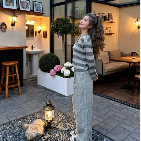 FA56494# 春秋氛围感穿搭女装V领条纹衫防晒长袖上衣气质休闲裤两件套 服裝批發女裝批發服飾貨源