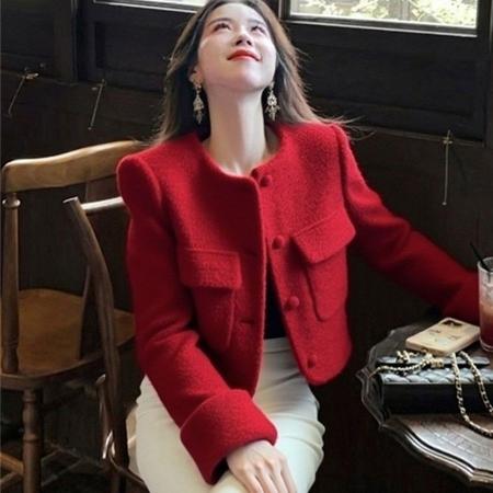 FA56497# 早春新年过年穿搭轻奢减龄洋气富家千金端庄小个红色小香风外套女 服裝批發女裝批發服飾貨源