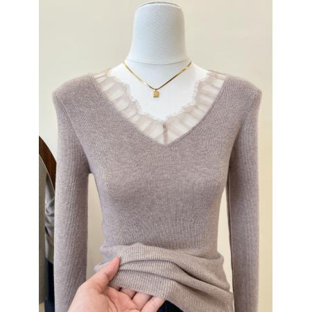 FA56584# 蕾丝拼接V领驼色针织打底衫女秋冬高级感内搭修身显瘦小上衣 服裝批發女裝批發服飾貨源