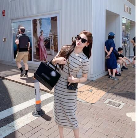 FA56738# 鱼兔子的兔子条纹针织连衣裙女夏季穿搭巨好看气质修身长裙子  服裝批發女裝批發服飾貨源