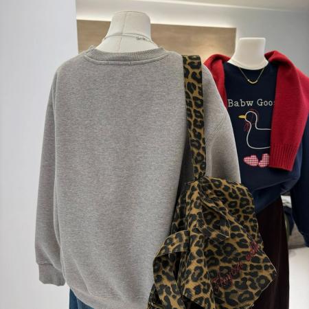 FA56760# 华棉复真超特大码300斤卡通刺绣鸭子保暖加绒套头卫衣女  服裝批發女裝批發服飾貨源