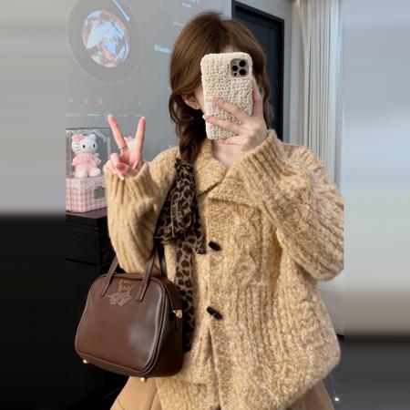 FA56820# 冬季针织翻领毛衣女新款今年流行爆款独特漂亮减龄高级感上衣  服裝批發女裝批發服飾貨源