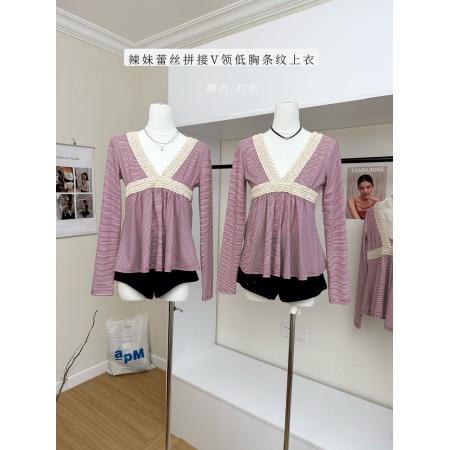 BY10136# 古早感辣妹蕾丝拼接V领低胸条纹长袖T恤高腰A摆显瘦上衣 服裝批發女裝批發服飾貨源