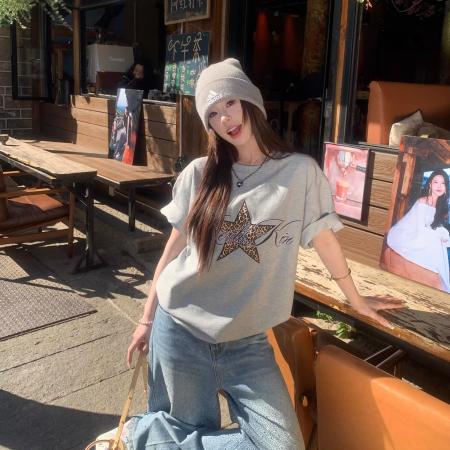 BY10145# 豹纹星星白色短袖T恤女春夏韩系宽松设计感百搭上衣 服裝批發女裝批發服飾貨源