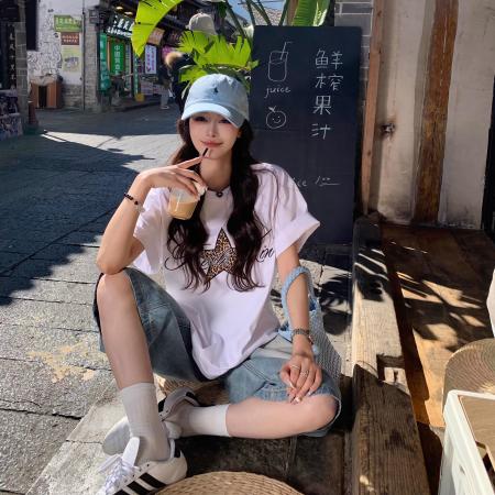 BY10145# 豹纹星星白色短袖T恤女春夏韩系宽松设计感百搭上衣 服裝批發女裝批發服飾貨源