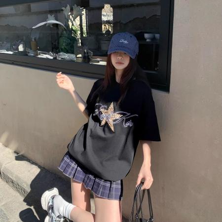 BY10145# 豹纹星星白色短袖T恤女春夏韩系宽松设计感百搭上衣 服裝批發女裝批發服飾貨源