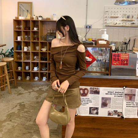 BY10299# 韩系风斜肩长袖T恤女春季新款黑色不对称显瘦露肩上衣 服裝批發女裝批發服飾貨源