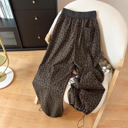 BY10342# 春季新款烫钻豹纹阔腿裤宽松韩版休闲裤百搭运动裤束脚两穿工装裤 服裝批發女裝批發服飾貨源