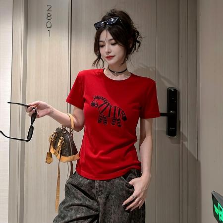 BY10461# 红色小马印花洋气短袖T恤女春夏新款韩系修身显瘦百搭上衣潮 服裝批發女裝批發服飾貨源