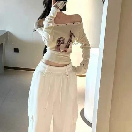 BY10509# 美式复古辣妹风斜露肩长袖女T恤铆钉小马图案短款修身上衣 服裝批發女裝批發服飾貨源