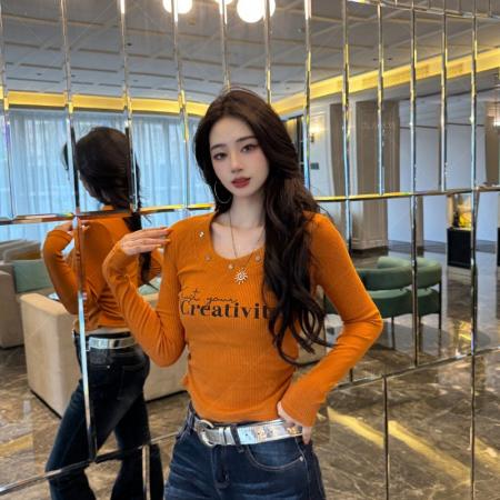 BY10520# 春季新款纯欲U领铆钉钉印花双重设计感辣妹显瘦修身打底衫女 服裝批發女裝批發服飾貨源