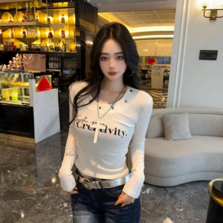 BY10520# 春季新款纯欲U领铆钉钉印花双重设计感辣妹显瘦修身打底衫女 服裝批發女裝批發服飾貨源