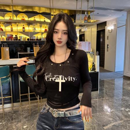 BY10520# 春季新款纯欲U领铆钉钉印花双重设计感辣妹显瘦修身打底衫女 服裝批發女裝批發服飾貨源