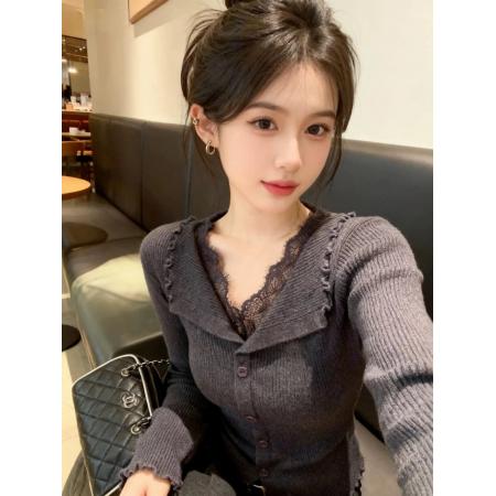 BY10644# v领蕾丝打底衫新款春今年流行叠穿内搭设计感上衣轻奢高级感 服裝批發女裝批發服飾貨源