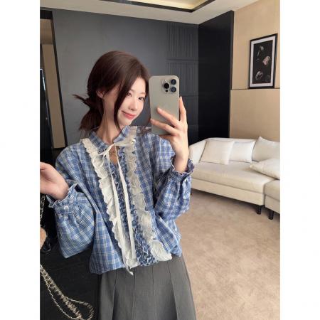 BY10673# 法式灯笼袖系带蓝格子衬衫女宽松蕾丝拼接气质v领长袖上衣春 服裝批發女裝批發服飾貨源