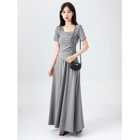 BY10677# 不规则方领显瘦穿搭一整套女收腰显瘦气质度假风灰色T恤+半身长裙 服裝批發女裝批發服飾貨源