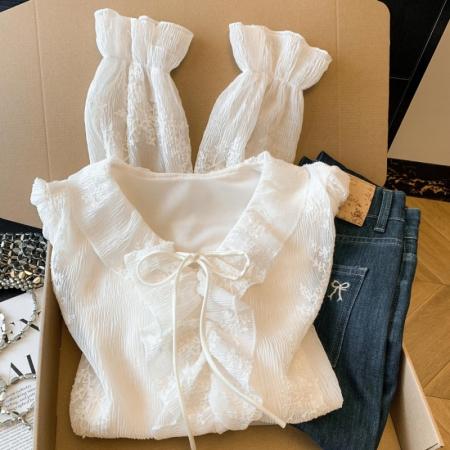 BY10694# 春季新款刺绣烫褶蕾丝衫法式轻奢刺绣小衫荷叶边系带上衣 服裝批發女裝批發服飾貨源